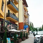 Отель Sofia & *
